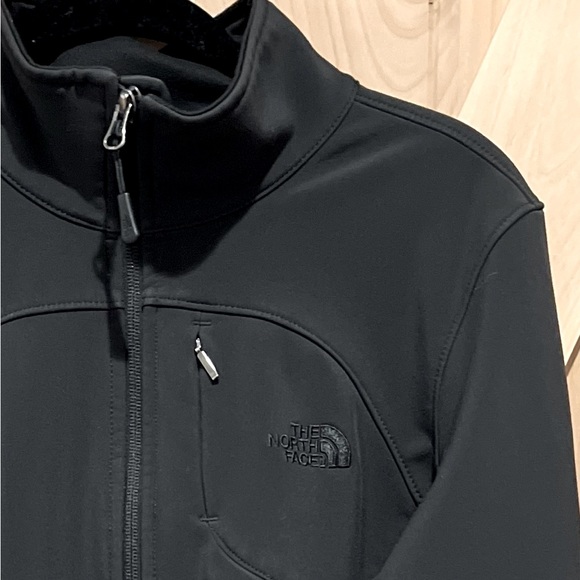 The North Face Women Soft Shell WindWall Jacket - Picture 7 of 12